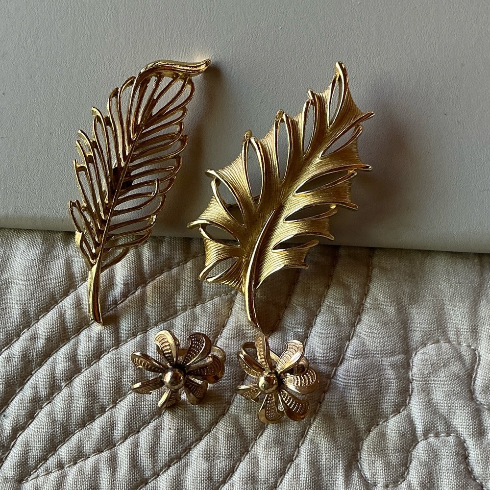 Vintage Elegant Gold Leaf and Flower Jewelry Set